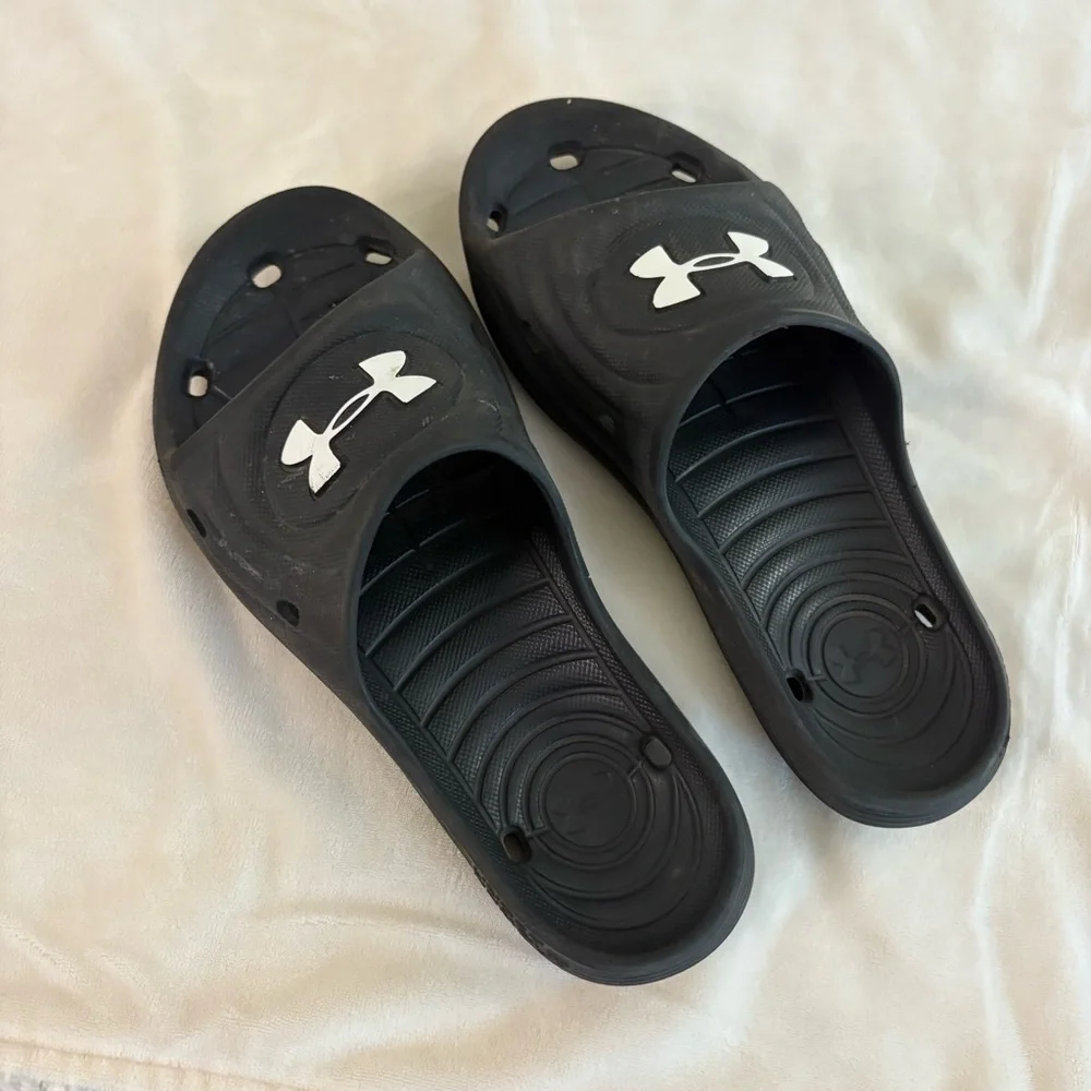 Under Armour Black Slide Sandals Size 5 Men’s sporty gym